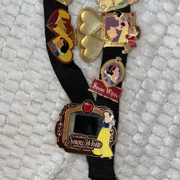Disney Black Lanyard with Snow White Pins - Picture 2 of 4